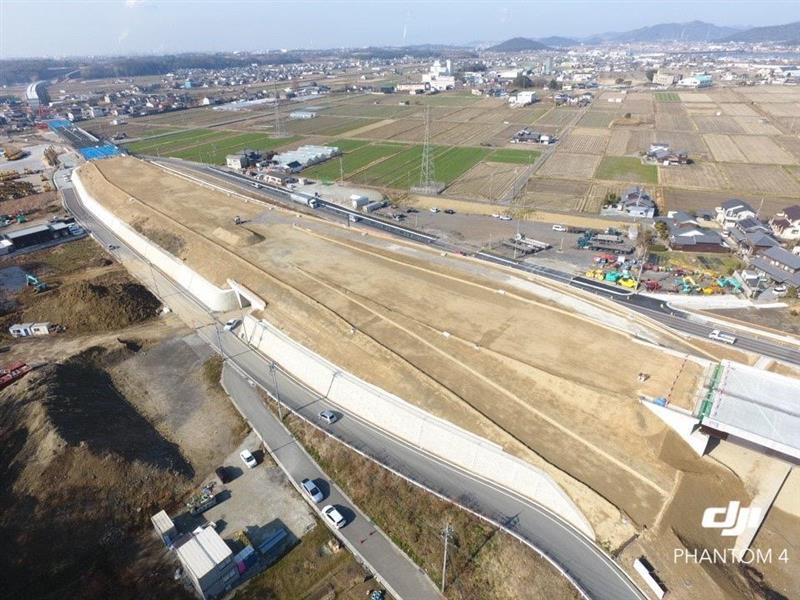 （主）加古川小野線東播磨道北工区八幡北ランプ擁壁・宗佐土山線道路改良工事